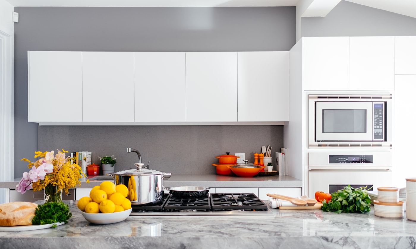Cuisine professionnelle pour illustrer les risques DUERP en restauration